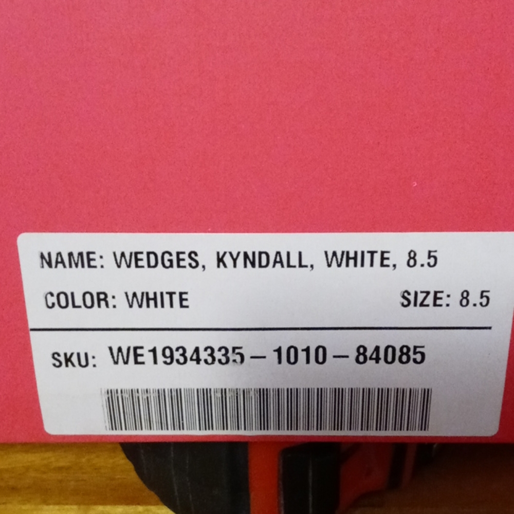 KYNDALL,Wedges, 8.5, white, SMOKE-FREE CLOSET! 🚭🛍️ - Picture 9 of 10